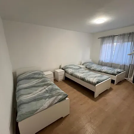 Monteurwohnung 9p Zentral بيت ضيافة 3*