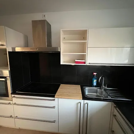 Monteurwohnung 9p Zentral بيت ضيافة 3*